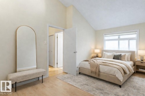 11122 83 Avenue, Edmonton, AB - Indoor Photo Showing Bedroom