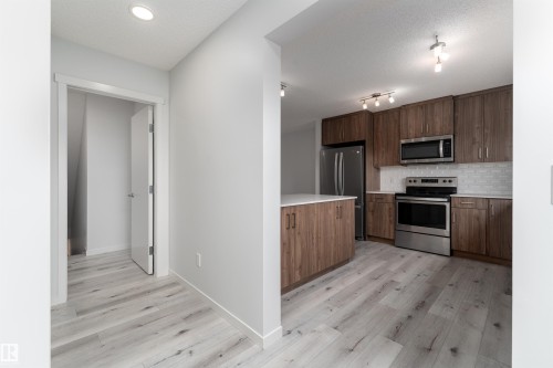 22371 93 Avenue, Edmonton, AB - Indoor Photo Showing Kitchen
