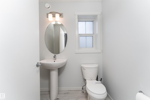 22371 93 Avenue, Edmonton, AB - Indoor Photo Showing Bathroom