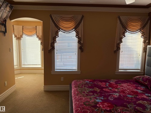 Carpeted bedroom with crown molding and arched walkways - 816 Wildwood Crescent Nw, Edmonton, AB - Indoor Photo Showing Bedroom