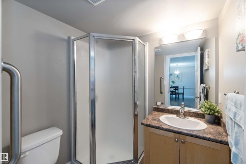 210 13111 140 Avenue, Edmonton, AB - Indoor Photo Showing Bathroom