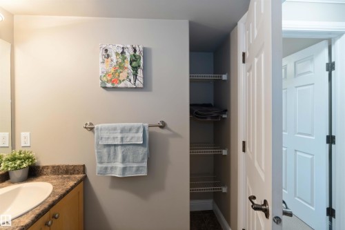 210 13111 140 Avenue, Edmonton, AB - Indoor Photo Showing Bathroom