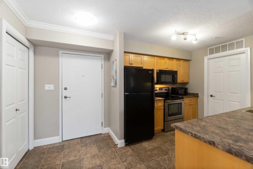 210 13111 140 Avenue, Edmonton, AB - Indoor Photo Showing Kitchen
