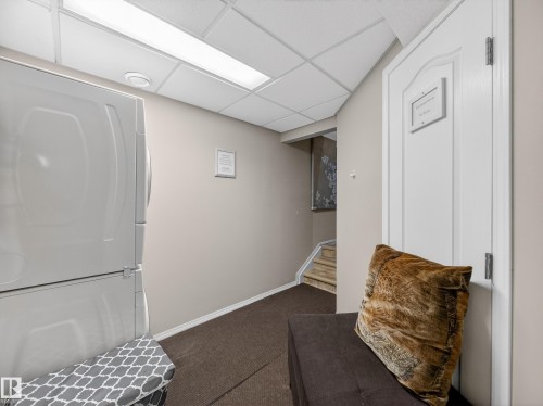 8616 106 Street, Edmonton, AB - Indoor