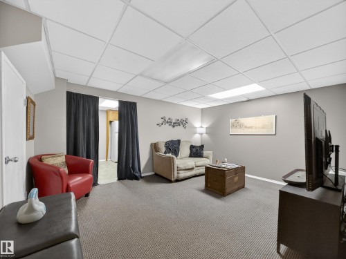 8616 106 Street, Edmonton, AB - Indoor