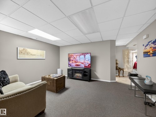 8616 106 Street, Edmonton, AB - Indoor