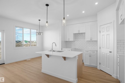 2128 210 Street, Edmonton, AB - Indoor Photo Showing Kitchen With Upgraded Kitchen