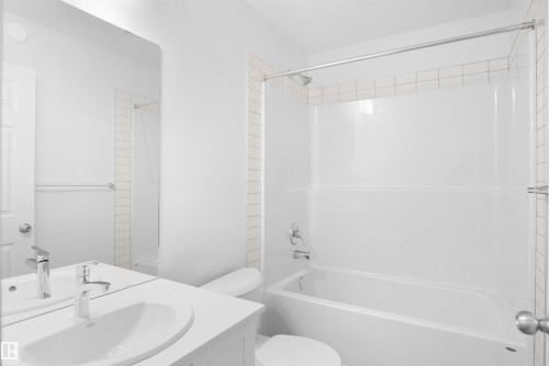 2128 210 Street, Edmonton, AB - Indoor Photo Showing Bathroom