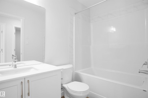 4645 Kinsella Landing, Edmonton, AB - Indoor Photo Showing Bathroom