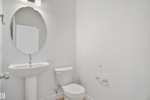 8464 183 Avenue, Edmonton, AB - Indoor Photo Showing Bathroom