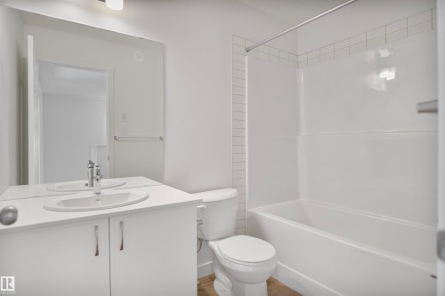 8464 183 Avenue, Edmonton, AB - Indoor Photo Showing Bathroom