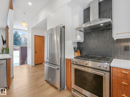 14004 80 Avenue, Edmonton, AB - Indoor Photo Showing Kitchen With Upgraded Kitchen