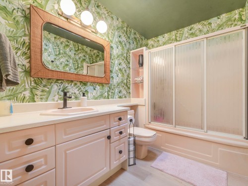14004 80 Avenue, Edmonton, AB - Indoor Photo Showing Bathroom