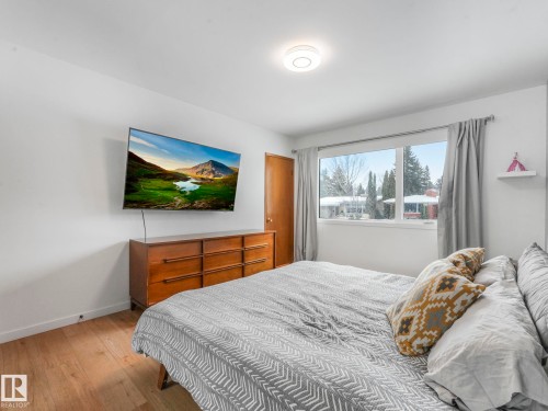 14004 80 Avenue, Edmonton, AB - Indoor Photo Showing Bedroom