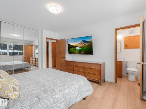 14004 80 Avenue, Edmonton, AB - Indoor Photo Showing Bedroom