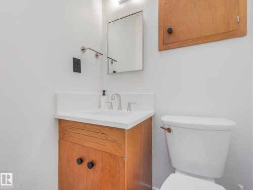 14004 80 Avenue, Edmonton, AB - Indoor Photo Showing Bathroom