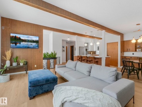 14004 80 Avenue, Edmonton, AB - Indoor Photo Showing Living Room