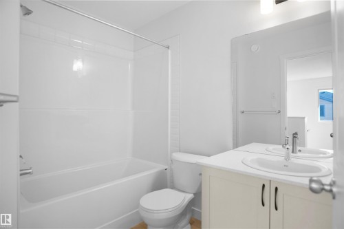 3 Tenuto Link, Spruce Grove, AB - Indoor Photo Showing Bathroom