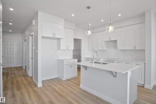 3 Tenuto Link, Spruce Grove, AB - Indoor Photo Showing Kitchen With Upgraded Kitchen