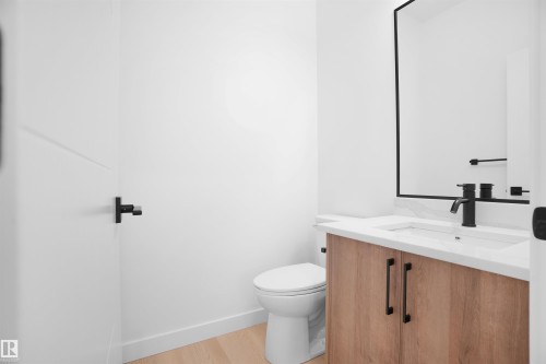 84 Blackbird Bend, Fort Saskatchewan, AB - Indoor Photo Showing Bathroom