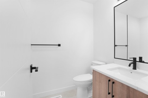 84 Blackbird Bend, Fort Saskatchewan, AB - Indoor Photo Showing Bathroom