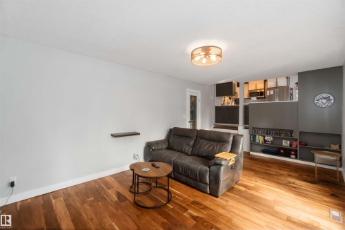 Living area with wood finished floors - 6 Garraway Pl, St. Albert, AB - Indoor