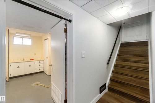 Stairs featuring baseboards and a paneled ceiling - 6 Garraway Pl, St. Albert, AB - Indoor