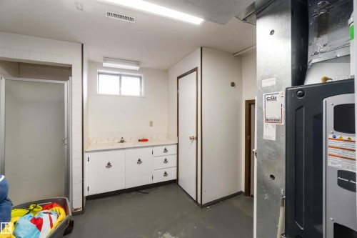 Basement featuring water heater and heating unit - 6 Garraway Pl, St. Albert, AB - Indoor