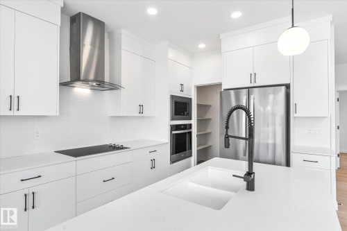22607 89 Avenue, Edmonton, AB - Indoor Photo Showing Kitchen With Upgraded Kitchen