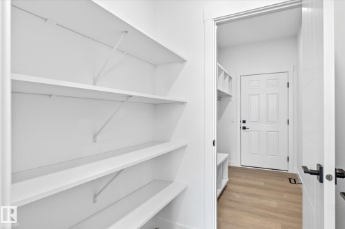 22607 89 Avenue, Edmonton, AB - Indoor With Storage