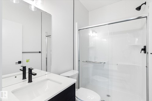 22607 89 Avenue, Edmonton, AB - Indoor Photo Showing Bathroom