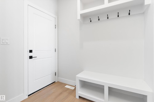 34 Astoria Place, Devon, AB - Indoor Photo Showing Other Room