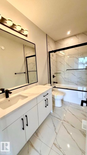 34 Astoria Place, Devon, AB - Indoor Photo Showing Bathroom