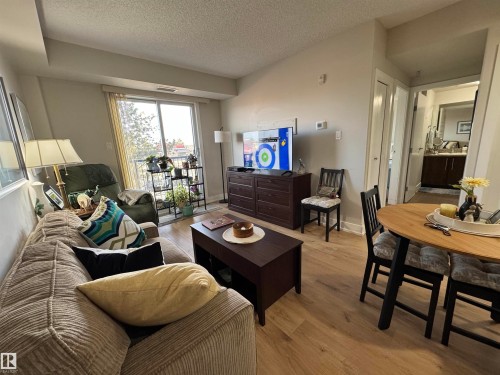 218 6608 28 Avenue, Edmonton, AB - Indoor Photo Showing Living Room