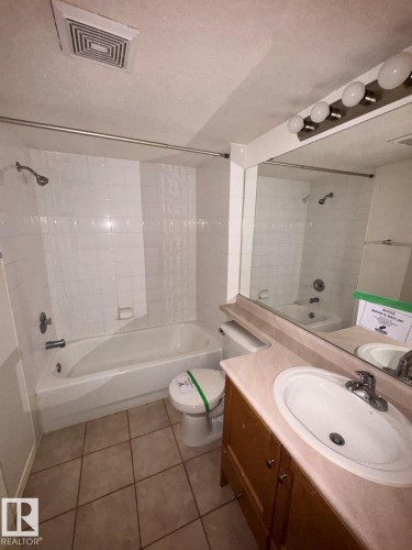103 9640 105 Street, Edmonton, AB - Indoor Photo Showing Bathroom