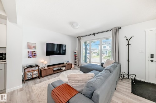 5043 Kinney Link, Edmonton, AB - Indoor Photo Showing Living Room