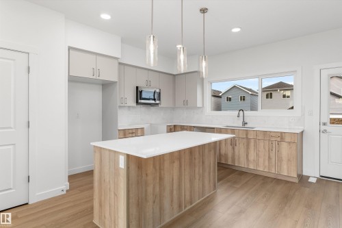 1012 14 Avenue, Edmonton, AB - Indoor Photo Showing Kitchen With Upgraded Kitchen