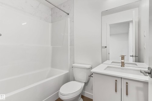 1012 14 Avenue, Edmonton, AB - Indoor Photo Showing Bathroom