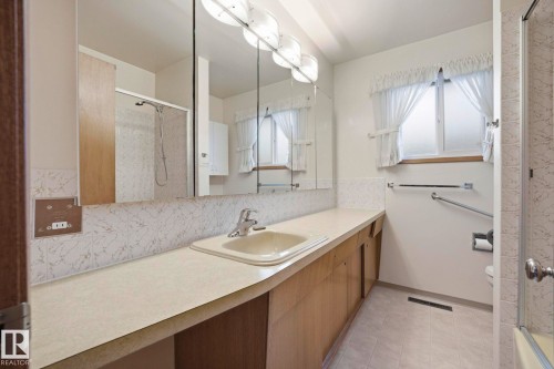5304 114B Street, Edmonton, AB - Indoor Photo Showing Bathroom