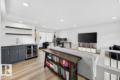 7 9745 92 Street, Edmonton, AB - Indoor