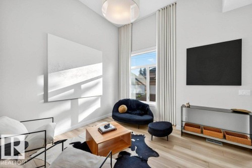 7 9745 92 Street, Edmonton, AB - Indoor