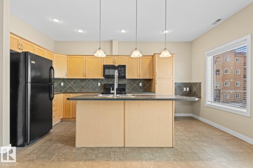 39 13825 155 Avenue, Edmonton, AB - Indoor Photo Showing Kitchen With Double Sink