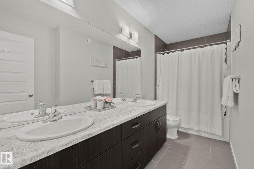 2357 Cassidy Way, Edmonton, AB - Indoor Photo Showing Bathroom