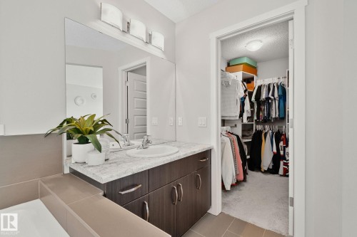 2357 Cassidy Way, Edmonton, AB - Indoor Photo Showing Bathroom