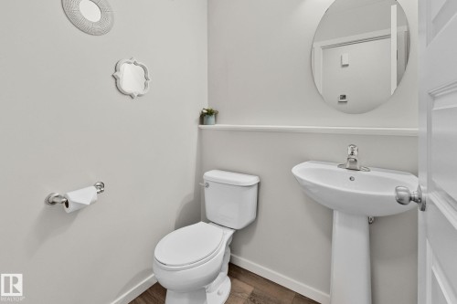 2357 Cassidy Way, Edmonton, AB - Indoor Photo Showing Bathroom