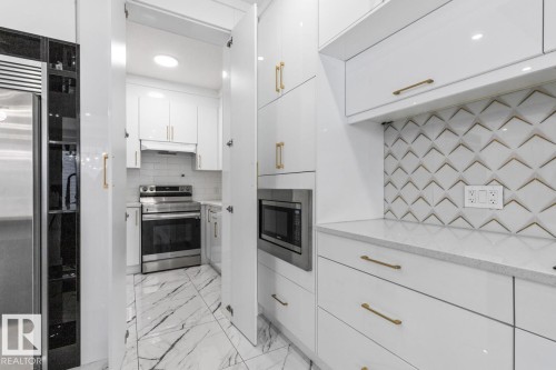 5804 Soleil Boulevard, Beaumont, AB - Indoor Photo Showing Kitchen