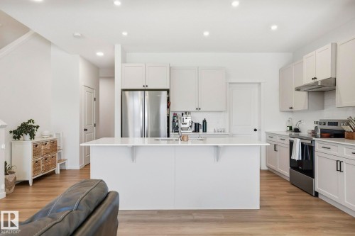 21 Nettle Crescent, St. Albert, AB - Indoor Photo Showing Kitchen With Upgraded Kitchen