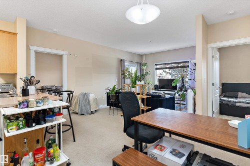 211 16715 100 Avenue, Edmonton, AB - Indoor