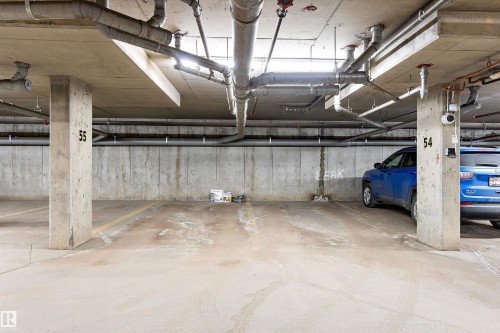 211 16715 100 Avenue, Edmonton, AB - Indoor Photo Showing Garage