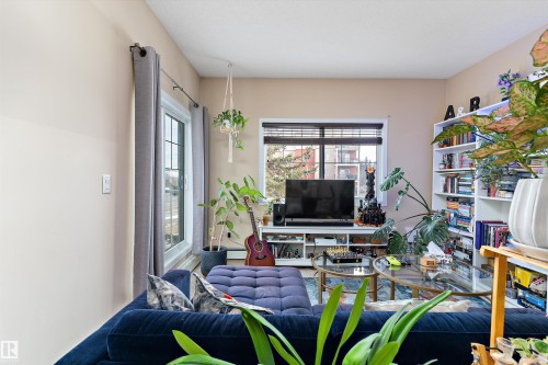 211 16715 100 Avenue, Edmonton, AB - Indoor